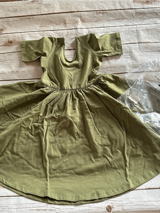 Alice + Ames Other - Alice + Ames green dress